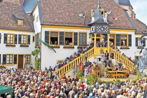 Alljährlich eine Attraktion: Geißbock-Versteigerung an Pfingsten in Deidesheim.