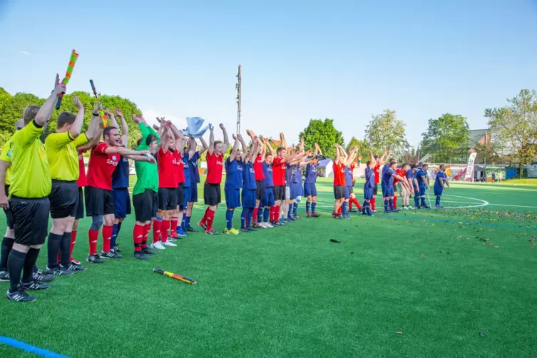 fussball_weltrekord_dauerkicken_sf_winterbach_-14.JPG