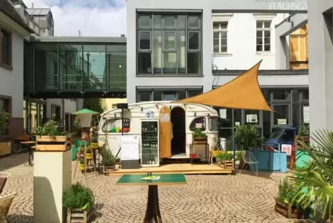 Noch eine Woche im Kulturhof Flachsgasse: der Caravan der Botschaft Transit.  Foto: Stadt Speyer 