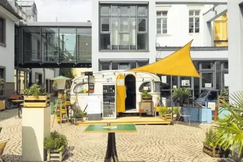 Noch eine Woche im Kulturhof Flachsgasse: der Caravan der Botschaft Transit.