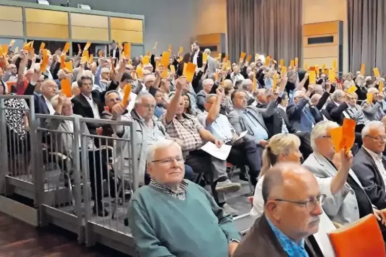 Einstimmig: Die 266 Vertreter der Volksbank Kur- und Rheinpfalz votierten geschlossen für die Fusion. Die geringe Anzahl von Tei