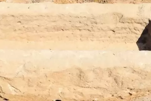 Im Sommer vor drei Jahren: Ein Sandstein-Sarkophag mit den Überresten eines Kindes wurde beim Diakonissen-Krankenhaus ausgegrabe