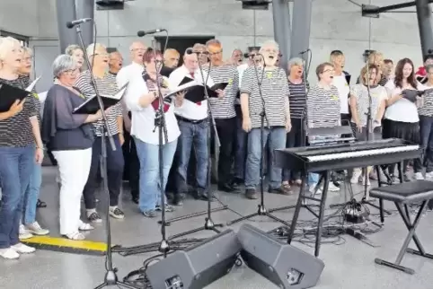 Der Chorale Chante Joie Boulogne-sur-Mer und der Chor Projekt 03 Althornbach singen hier gemeinsam.
