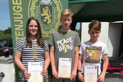 Die Landesmeister des SV Lauterecken (von links nach rechts): Lara-Sophie Best, Anton Kreischer und Aaron Steuer.  Foto: naudsch