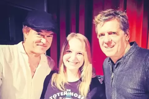 Nach der Vorführung des Film „Weil du nur einmal lebst“ entstand das Bild von Eva Biebinger mit Campino und Andi Meurer von den 