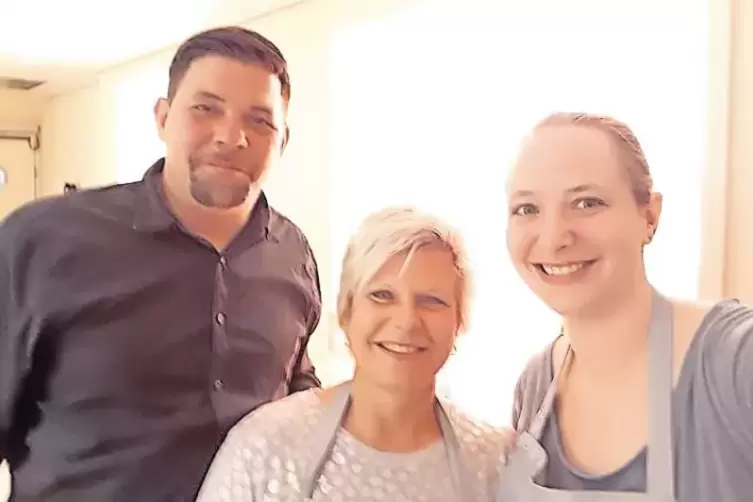 Elke Laforce-Biebinger aus Mutterstadt hat mit ihrer Tochter Eva bei einem Kochkurs von Tim M&auml;lzer auf der Aida mitgemacht.