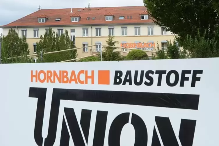 Die Zentralen der Muttergesellschaft und der Baustoff-Tochter von Hornbach bleiben in Neustadt.  Foto: Linzmeier-Mehn