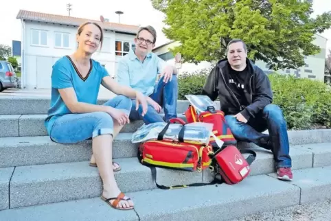 Die Ärztinnen Julia Igel (links), Andrea Theobald (Mitte), Elisabeth Bosslet (fehlt) und der Fachinformatiker Dennis Nizard sind