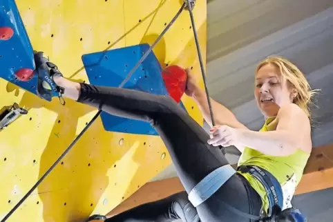 Nach dem Boulder-Titel gewinnt Elisa van der Wel auch die Landesmeisterschaft im Lead-Klettern der Damen.