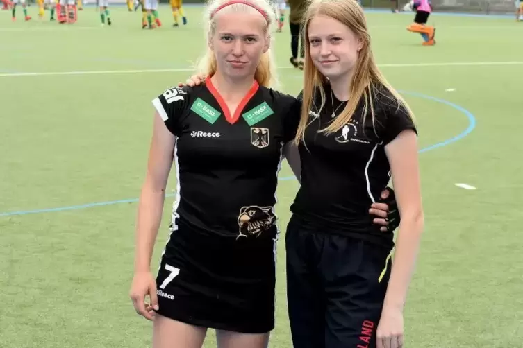 Haben ihr erstes großes Turnier gespielt: Marie Fischer (links) und Hannah Schiller von der TG Frankenthal.  Foto: Kunz