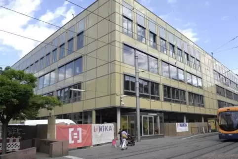 Bald wieder Leben im Quadrat K 1: Ein Aldi-Markt wird der Ankermieter sein. Foto: Kunz