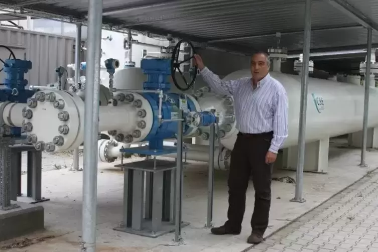 Auf dem Campus des Fraunhofer ICT wurde das &bdquo;High Pressure Loop" in Betrieb genommen. Versuche mit bis zu 3400 bar sind m&ouml;glich.
