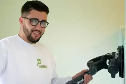 Youness Azhari wird heute in Kaiserslautern als bester Auszubildender seines Jahrgangs ausgezeichnet. Foto: Sayer