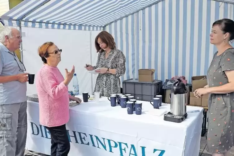 Auf ein Kaffee mit ... Horst Klein und Hilde Klehr im Gespr&auml;ch mit den Redakteurinnen Doreen Reber und Britta Enzenauer.