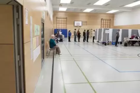 So viel Andrang wie vor drei Wochen wird es bei den Stichwahlen wohl nicht geben. Foto: VIEW