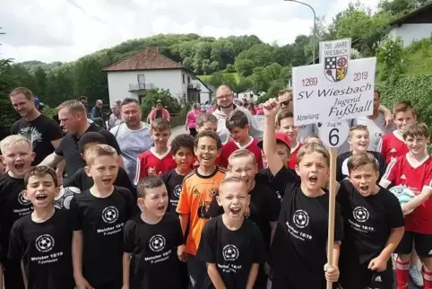 750 Jahre Wiesbach: Da wird gefeiert, von der F-Jugend der Wiesbacher Fußballer ... Foto: Moschel