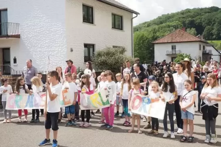 ... die Kinder der Wiesbacher Grundschule, ... Foto: Moschel