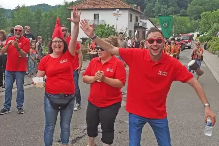 ... die Theatergruppe des SV Wiesbach, ... Foto: Moschel