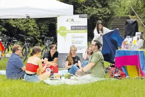 Picknick auf den Domwiesen: Jugendstadtrat und Inspeyered hatten zu Gesprächen eingeladen.