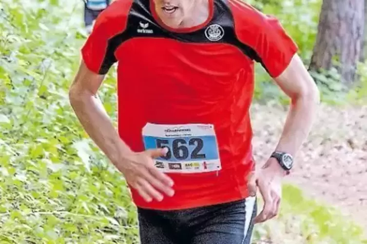 Setzte sich im mitunter sehr steilen Zehn-Kilometer-Lauf durch: Jonas Lehmann (TuS Heltersberg).