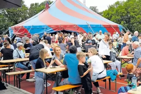 Auch nach der Show war auf dem Schulgelände viel los.