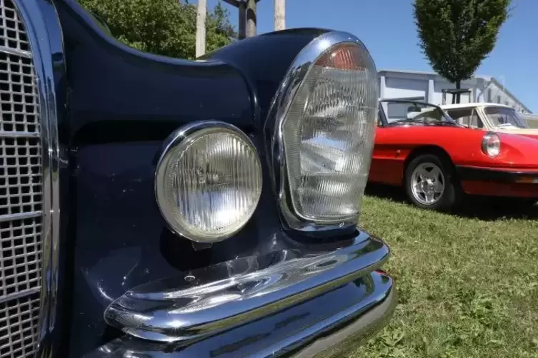 Der Mercedes 220 SE-B aus dem Jahr 1962 hat sch&ouml;ne geschwungene Formen.  Foto: van