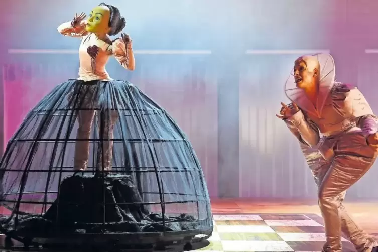 Bunt und spannend verspricht Claudia Bauers „Maria Stuart“-Inszenierung am Nationaltheater zu werden – und „knackig“: Sie soll h