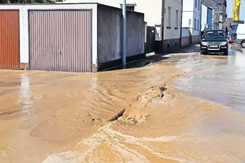 Rohrbruch Nummer eins: Seit dem 7. Juni war die Speyerer Straße an der Auffahrt zur Bundesstraße gesperrt.