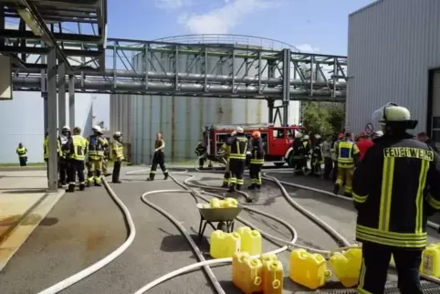 72 Einsatzkräfte waren bei Südzucker vor Ort. Foto: Brand