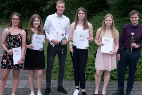 Die ausgezeichneten Schüler (von links) Chantal Fürst, Celine Ultes, Aaron Laubensdörfer, Leah Beisiegel, Sophie Altvater und Ke
