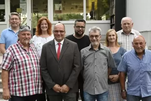 Der neue Eppsteiner Ortsbeirat (von links): Hans Dropmann (CDU), Rudi Sturm (FWG), Sabine Clemens (CDU), Uwe Klodt (SPD), Torste