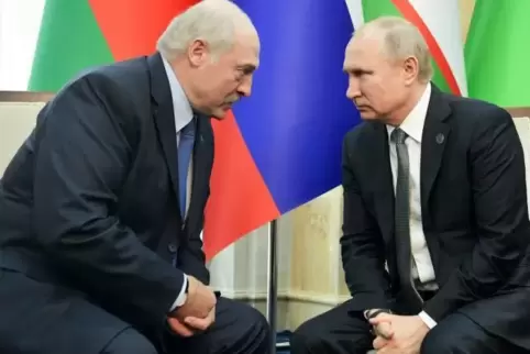 Ihr Verhältnis ist sehr ambivalent: Alexander Lukaschenko (links) und Kreml-Chef Wladimir Putin (vor einer Woche im kirgisischen