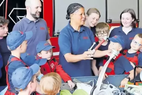 Wird von ihren jungen Feuerwehrkameraden liebevoll „Oma“ genannt: Nicole Meriemi.