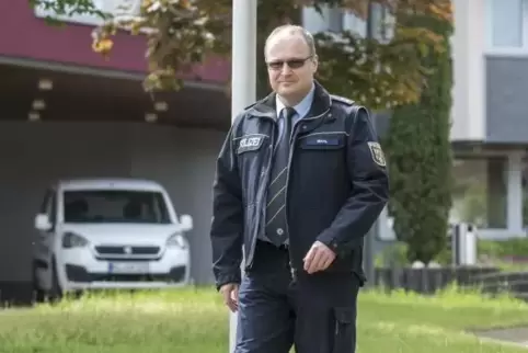Will vor Ort Präsenz zeigen und auch mal das Gespräch über den Gartenzaun suchen: Christian Mahl ist seit 1. Mai Bezirksbeamter 