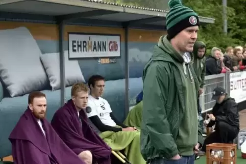 Warm anziehen muss sich Coach Hans-Christian Damm heute nicht. Die Titelfrage will er mit einem Sieg gegen Obermenzing schnell k