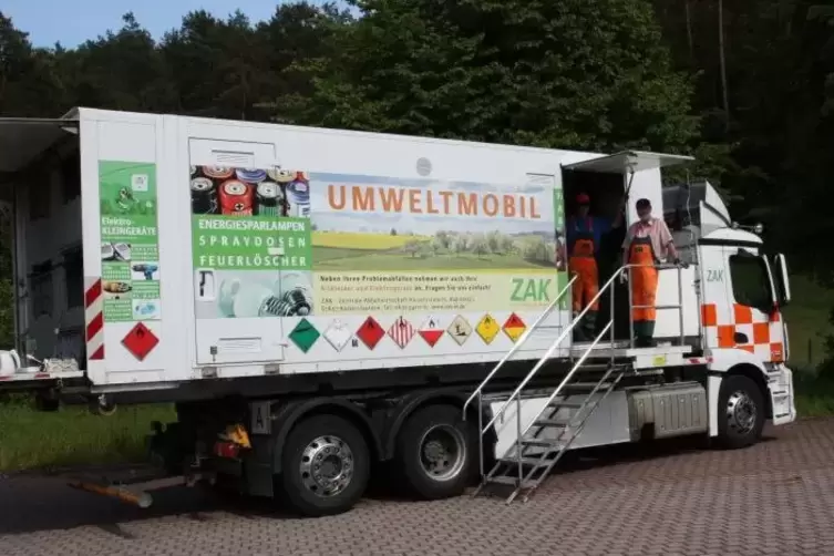 Das Umweltmobil klappert die Gemeinden im Landkreis und die Lauterer Ortsteile ab. Hier macht es in Queidersbach Station.  Foto: