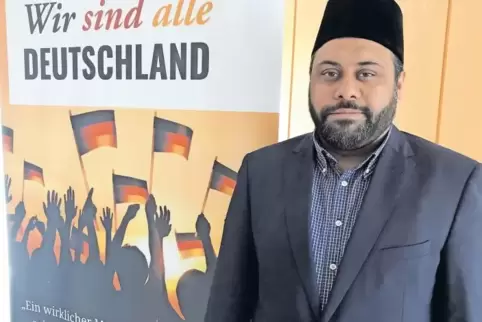 Adeel Ahmad Shaad ist Imam in Mannheim und extra nach Pirmasens gereist, um die Kampagne seiner Gemeinschaft vorzustellen.