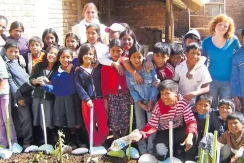 Setzt sich für Kinder in Peru ein: Marieke Pahlke (zweite von rechts).
