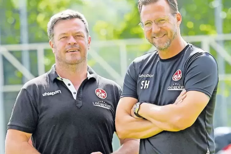 Zwei, die sich kennen, schätzen und gut verstehen: FCK-Cheftrainer Sascha Hildmann und Talente-Trainer Gunther Metz (links).
