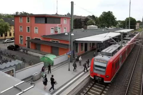 Bahnhof Speyer: Gefragte Ein-, Aus- und Umstiegsstelle.  Foto: Lenz 