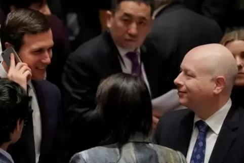 Trumps Schwiegersohn Jared Kushner (links) und sein Ko-Autor, Rechtsanwalt Jason Greenblatt.  Foto: REUTERS