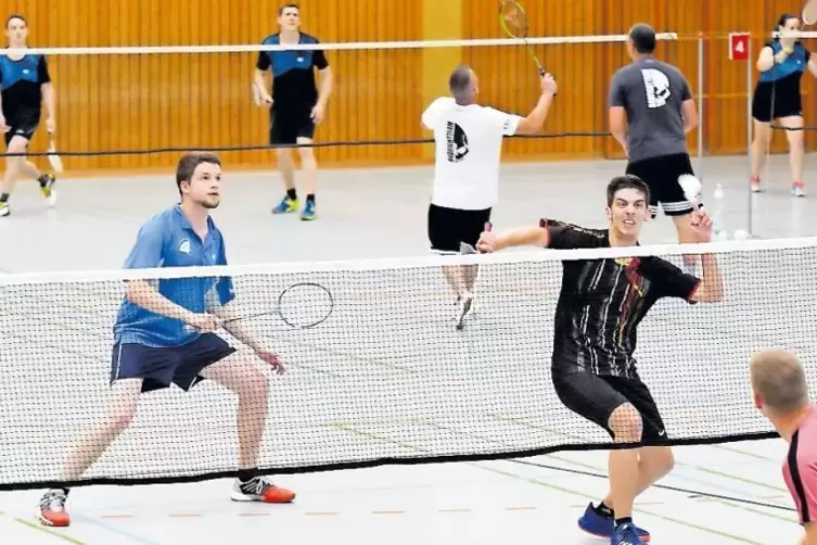 Dritte im Doppel der Leistungsklasse A: Eric Bauer (rechts) und Yannic Brandstetter vom Badmintonteam Pirmasens.
