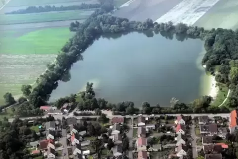 Auch der Weiher „An der Steinernen Brücke“ in Neuhofen ist betrofffen. Archivfoto: Lenz 