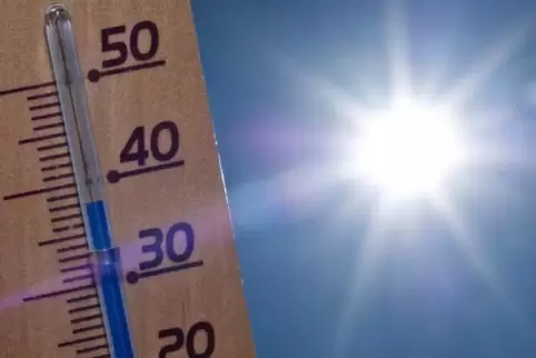 Am Dienstag soll es bis zu 37 Grad heiß werden. Symbolfoto: dpa 