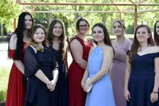 Sind bei der Schulentlassfeier der Friedrich-Ebert-Realschule Plus im Ökumenischen Gemeindezentrum am Jakobsplatz mit einem Prei
