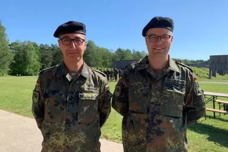 Fünf Tage erhielten die Grünen-Politiker Cem Özdemir (links) und Tobias Lindner Einblick in die Arbeit der Bundeswehr. Foto: Lin