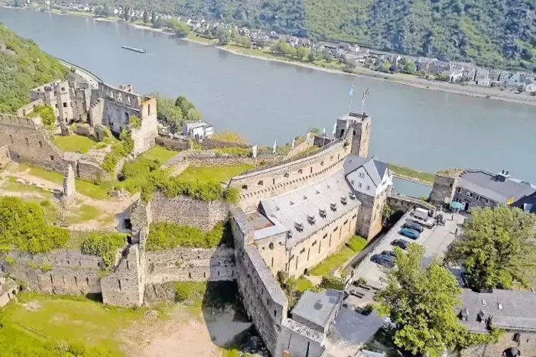 Burg Rheinfels: das Gemäuer ist im 13. Jahrhundert erbaut und Ende des 18. Jahrhunderts von französischen Truppen gesprengt word
