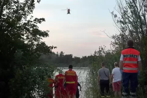 Mit eine Großaufgebot an Rettungskräften war am Dienstagabend nach einer möglicherweise verunglückten Person gesucht worden. Fot