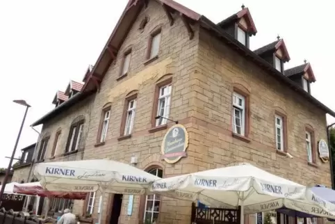 Das Brauhaus Lauterecken im ehemaligen Bahnhof wird am kommenden Dienstag nach mehrmonatigem Umbau wieder eröffnet.  Foto: Sayer