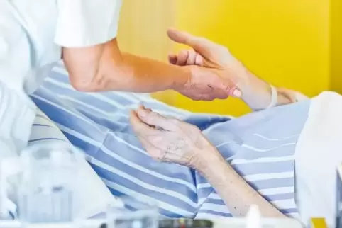Eine Herausforderung für das Gesundheitswesen: die Versorgung von bettlägerigen Patienten.